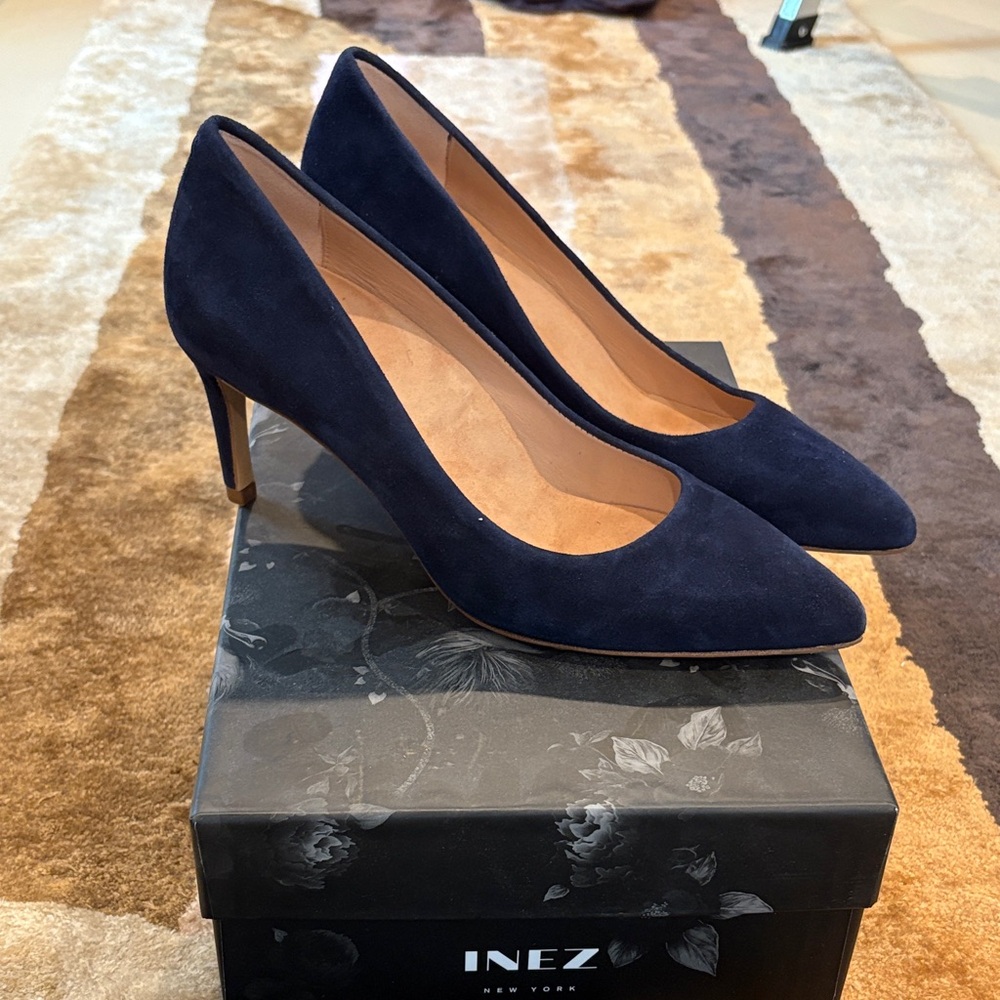 NWTs Inez Morena Suede Pumps in Ocean